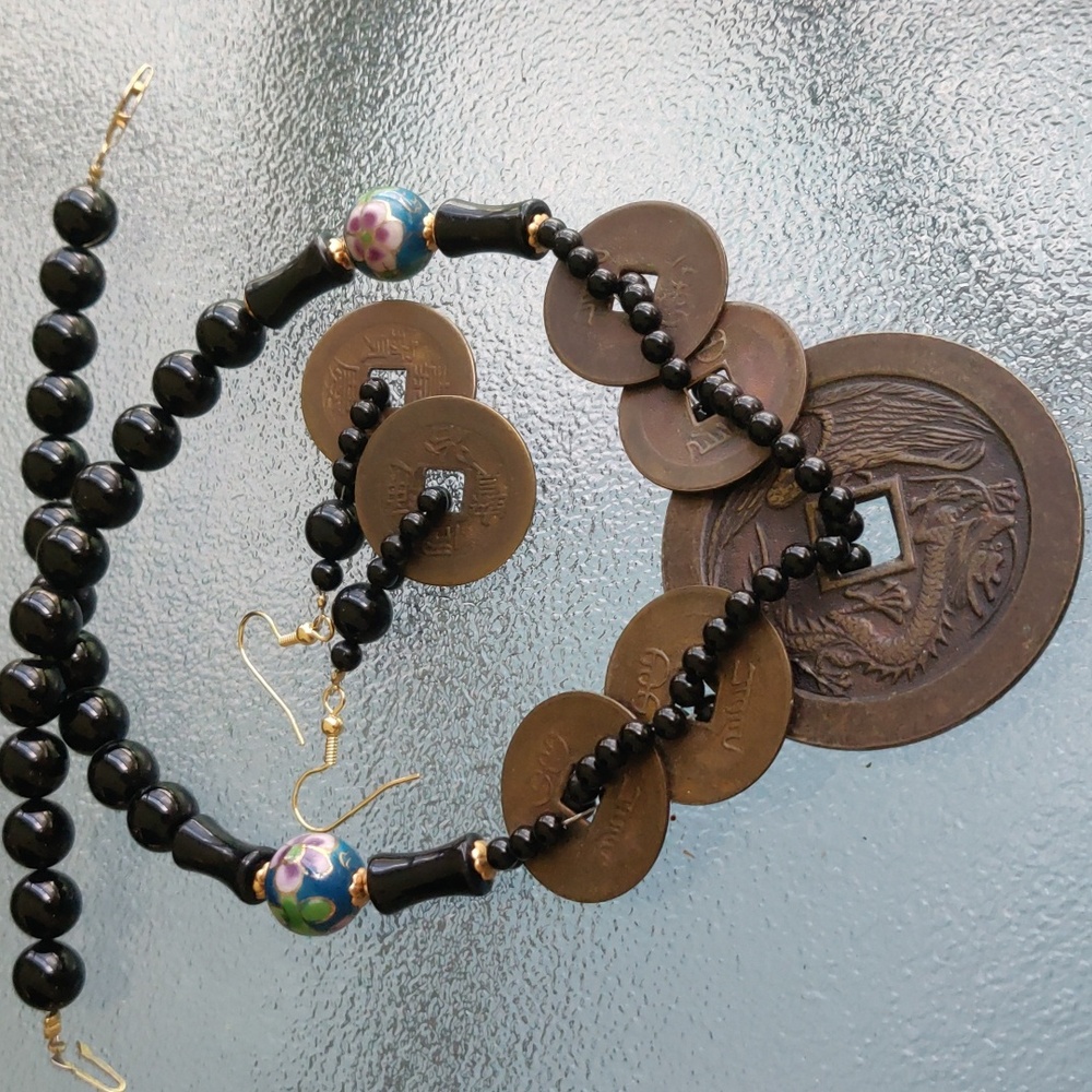 NWOT Asian style set, necklace and earrings